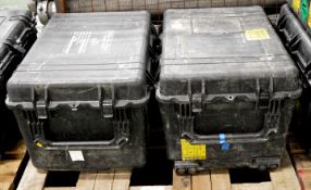 2x Peli Cases.