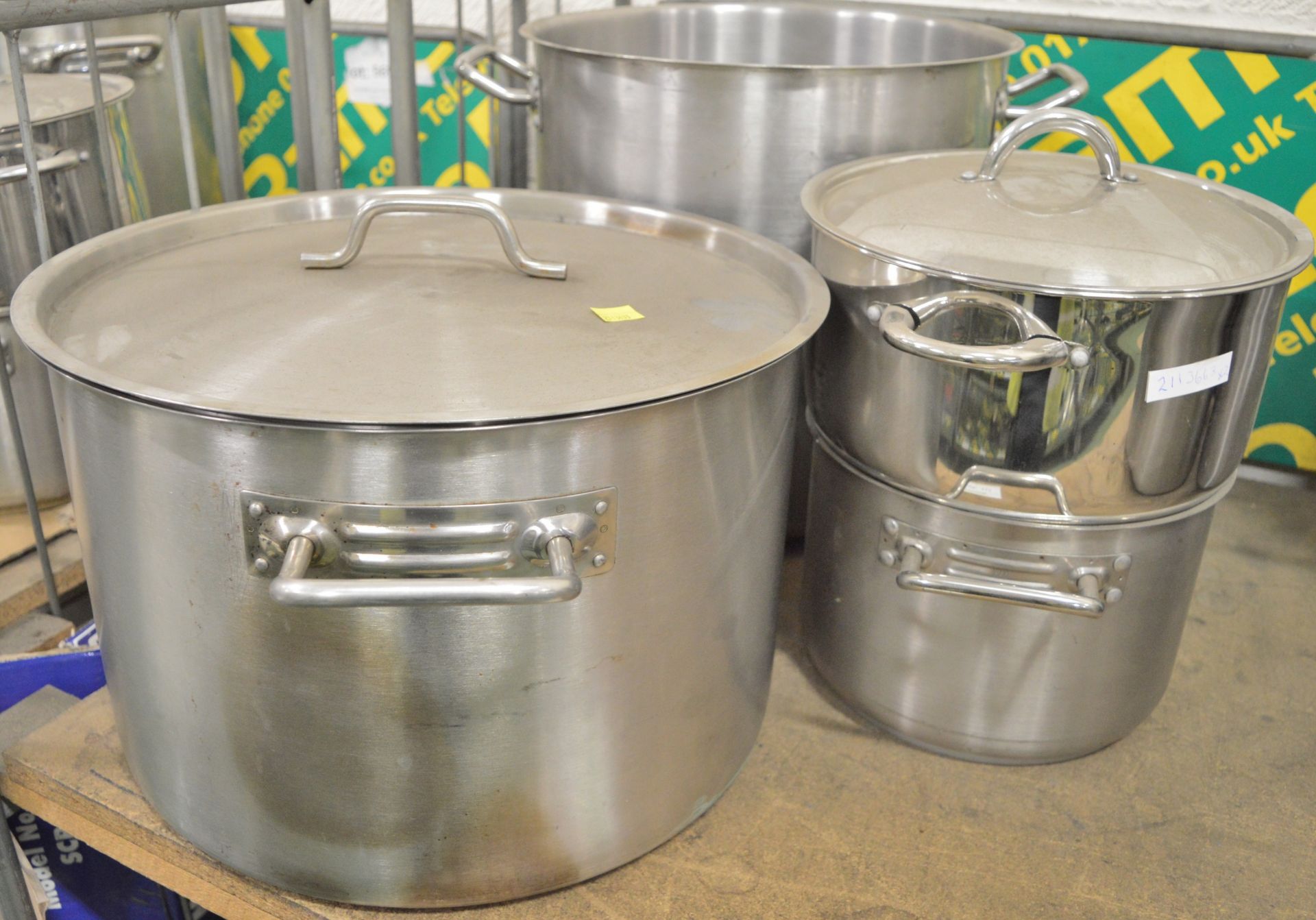 31 Litre Heavy Pan. 7.2 Gallon Pot. 2x Small Cooking Pot.
