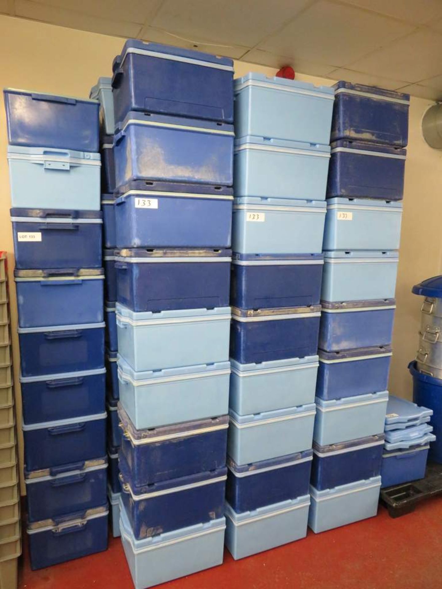 Insulated cold/hot food storage containers. Approximately 64.