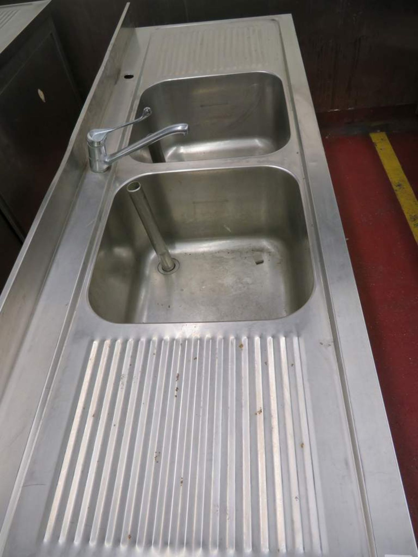 Large stainless steel twin basin sink unit with drainers - Bild 2 aus 2