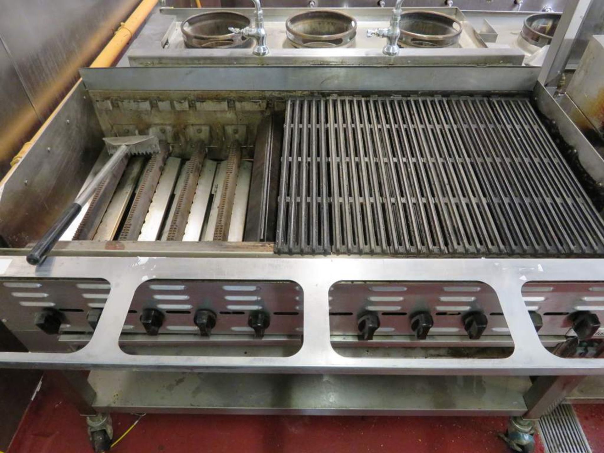 Garland 11 burner natural gas grill - Image 3 of 4