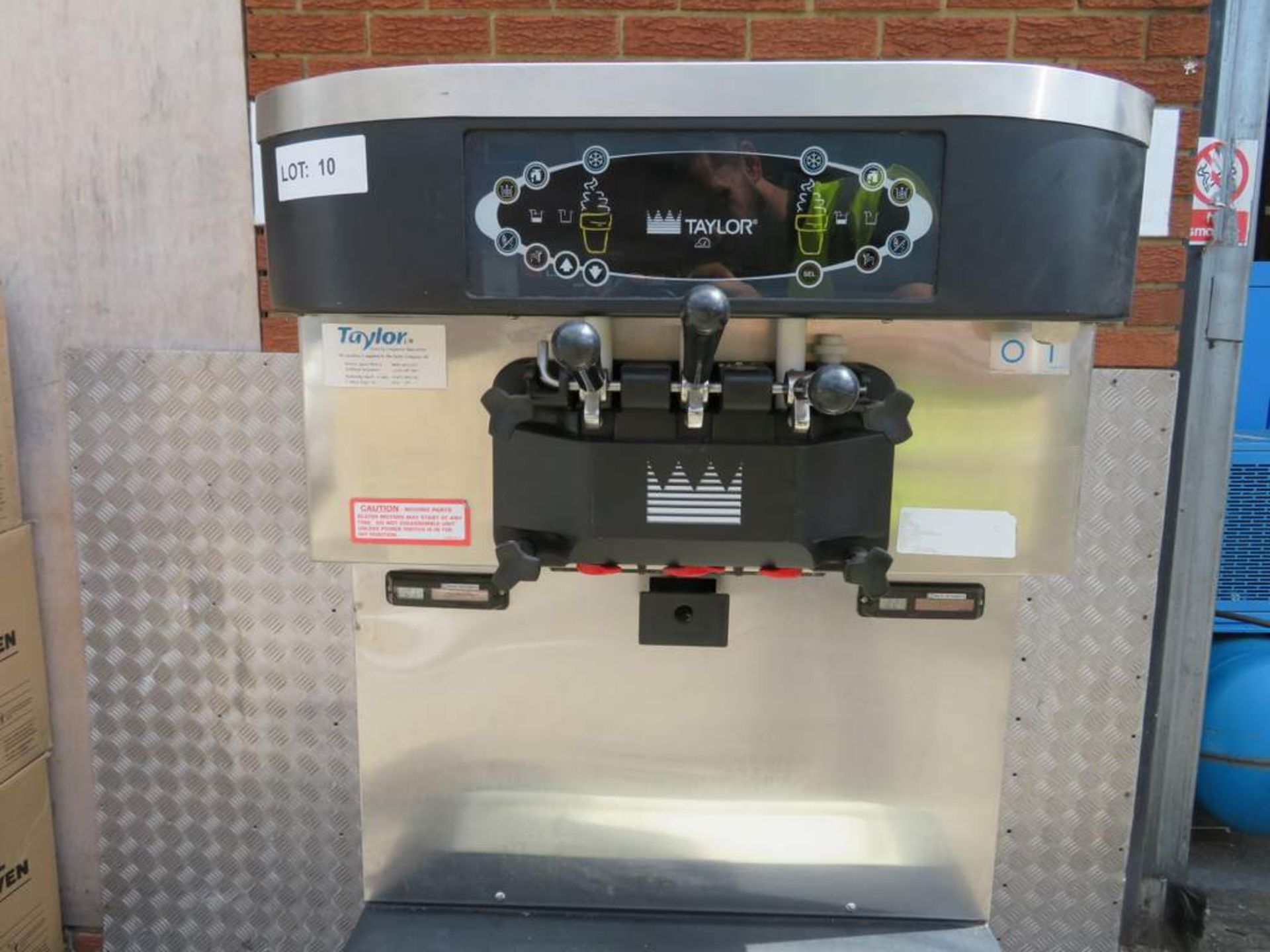 Taylor Crown high capacity soft serve ice cream or frozen yoghurt machine - Image 2 of 4