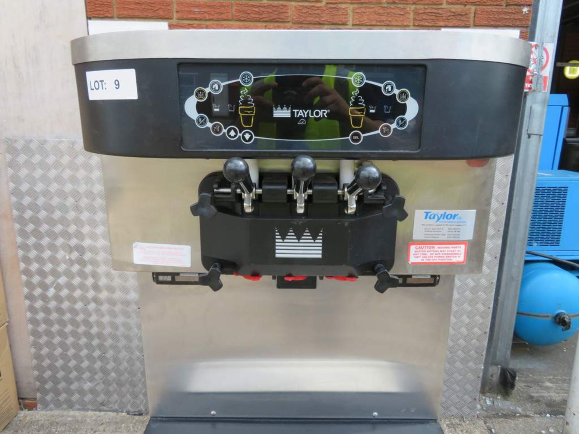 Taylor Crown high capacity soft serve ice cream or frozen yoghurt machine - Image 2 of 4