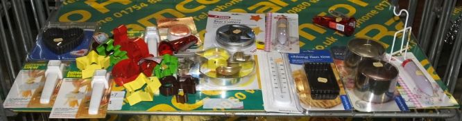 Baking utensils - cutters, thermometers, jullienne slicers