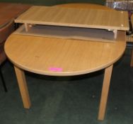 Extendable table and insert