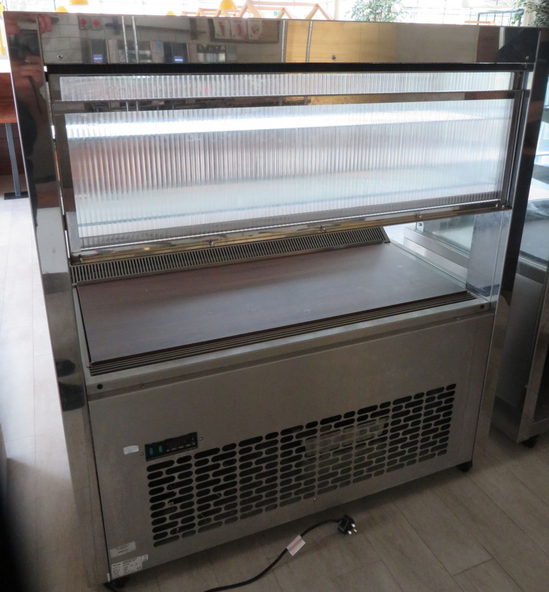 VICTOR MODEL RMR139E REFRIGERATED DISPLAY COUNTER - Image 3 of 4