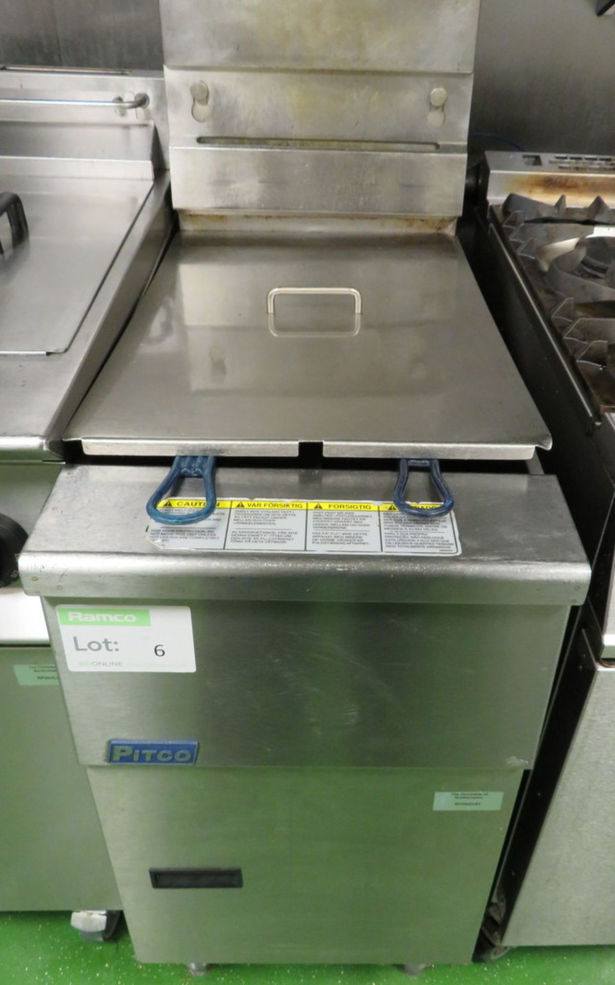 PITCO STAINLESS STEEL GAS FIRED TWIN BASKET FRYER - Image 2 of 4