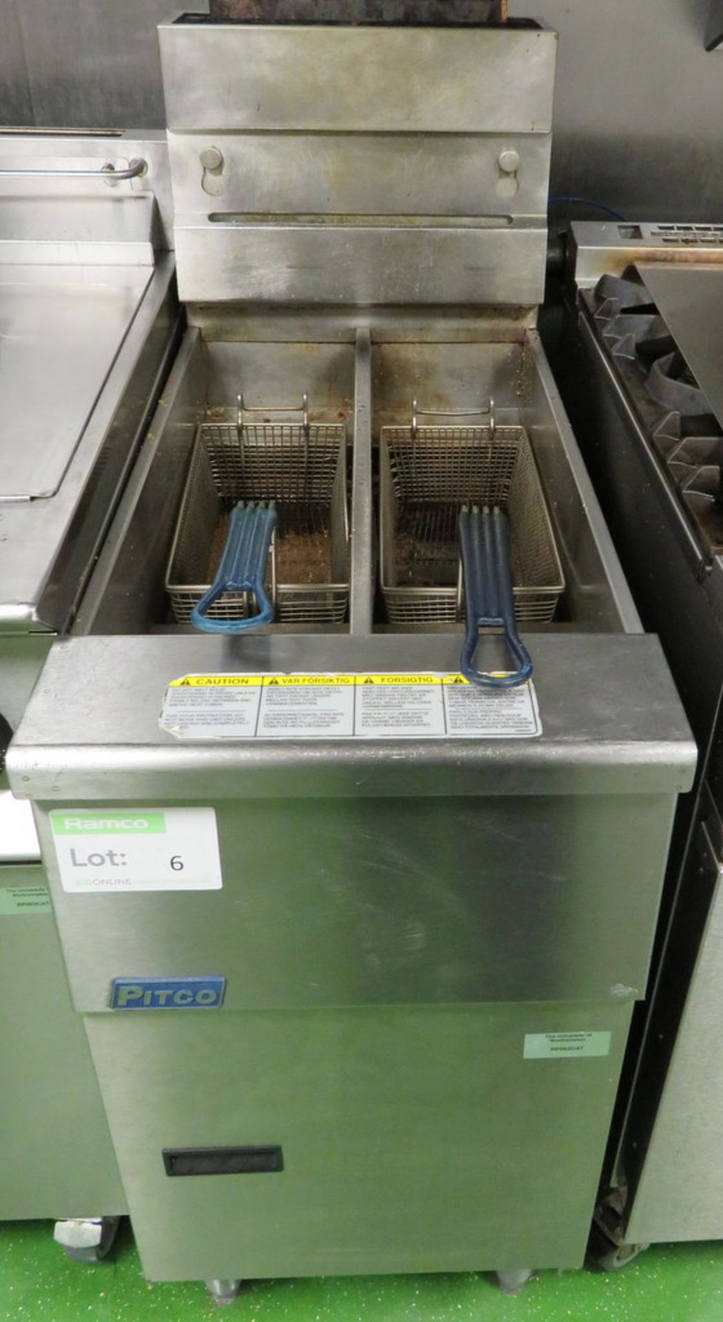 PITCO STAINLESS STEEL GAS FIRED TWIN BASKET FRYER