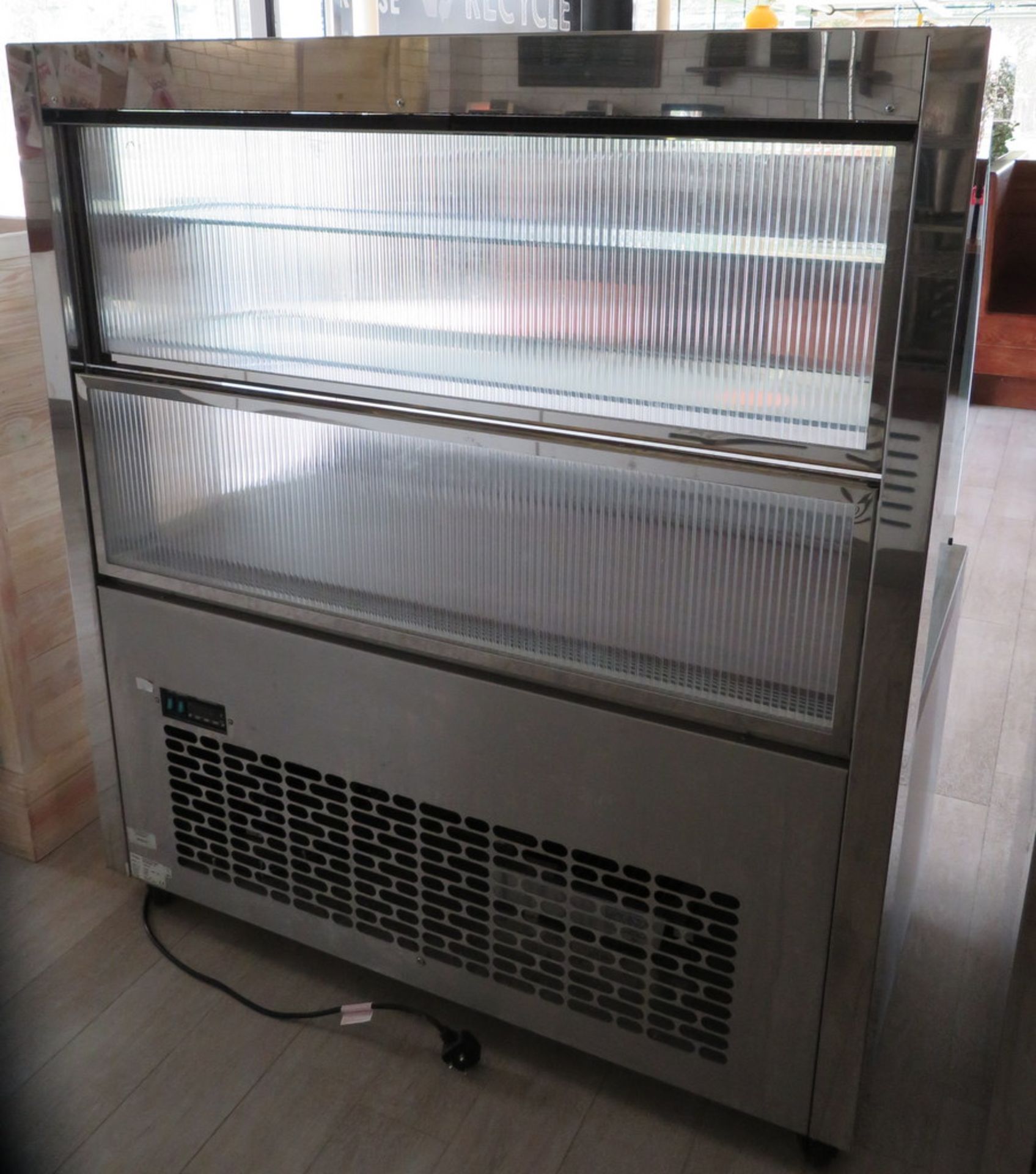 VICTOR MODEL RMR139E REFRIGERATED DISPLAY COUNTER - Image 2 of 4