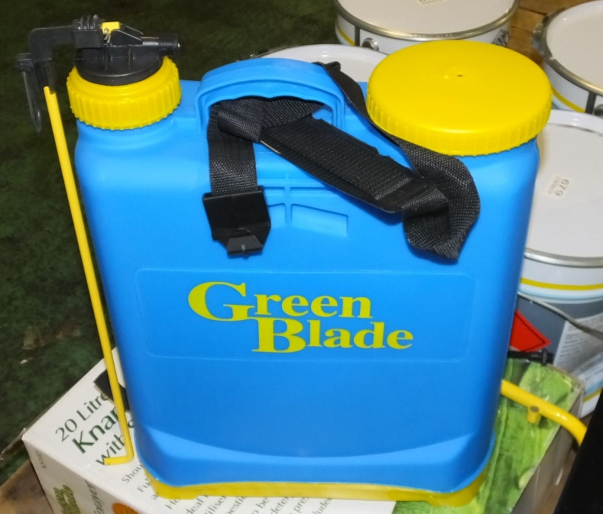 Green Blade 20 Litre Knapsack Sprayer with spares - Image 2 of 3