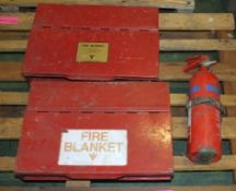 2x FIre Blankets, Fire extinguisher