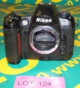 Nikon D100 Camera body - no battery