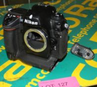 Nikon D2X Camera body - no battery