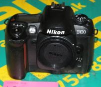 Nikon D100 Camera body - no battery