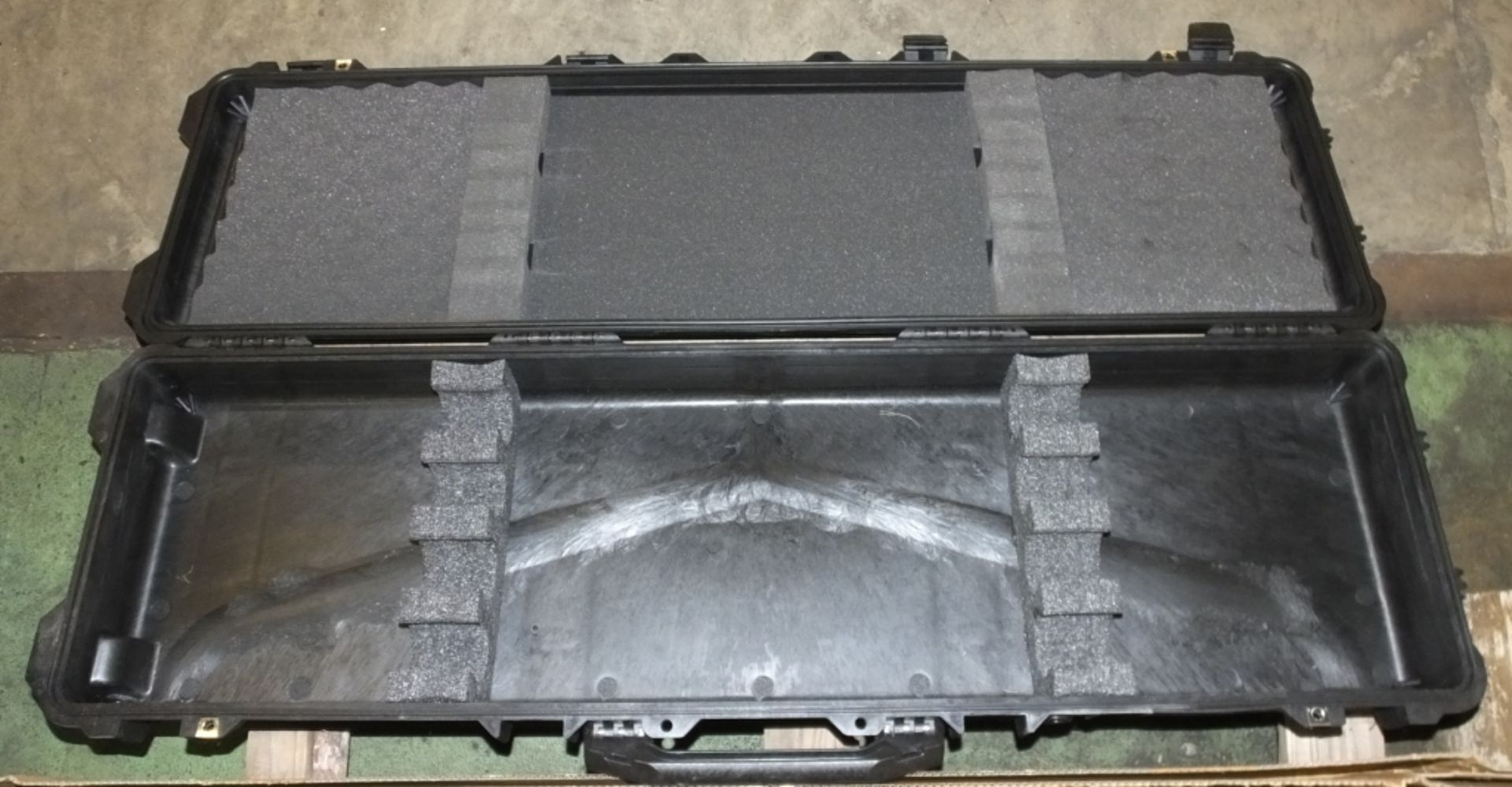 Jameson Heavy duty carry case - 1280 x 380 - Image 2 of 2
