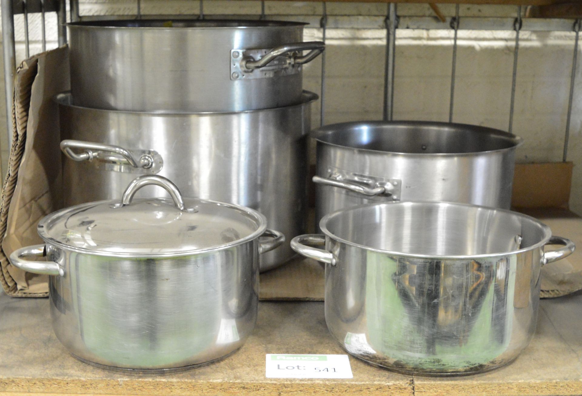 31ltr Cooking Pot. 7.2g Cooking Pot. 3x Small Cooking Pot.