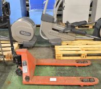 BT Pallet Truck SWL 1814kg.