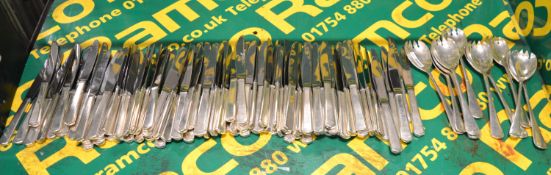 Approx 87x Arthur Price Knives 1290771. 11x Serving Spoons.