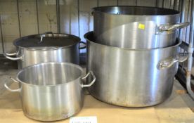 31ltr Cooking Pot. 7.2g Cooking Pot. 2x Small Cooking Pot.