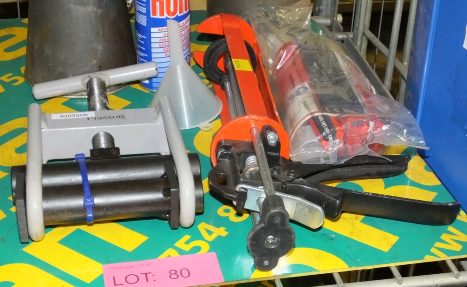 Hand Tools - Sealant Gun, Plasson clamp, Oil tin - Image 3 of 3