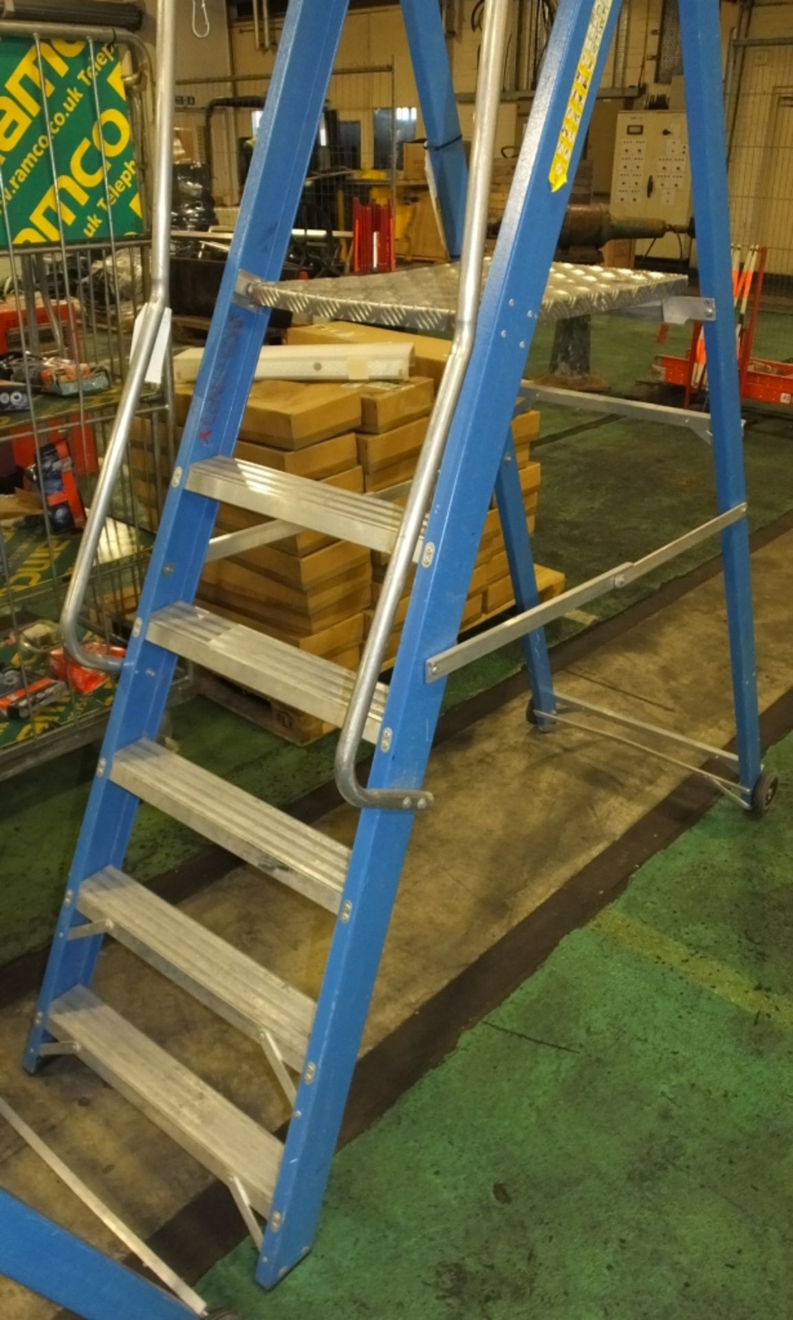 Lansford Platform Stepladder 6 Tread - Image 2 of 3