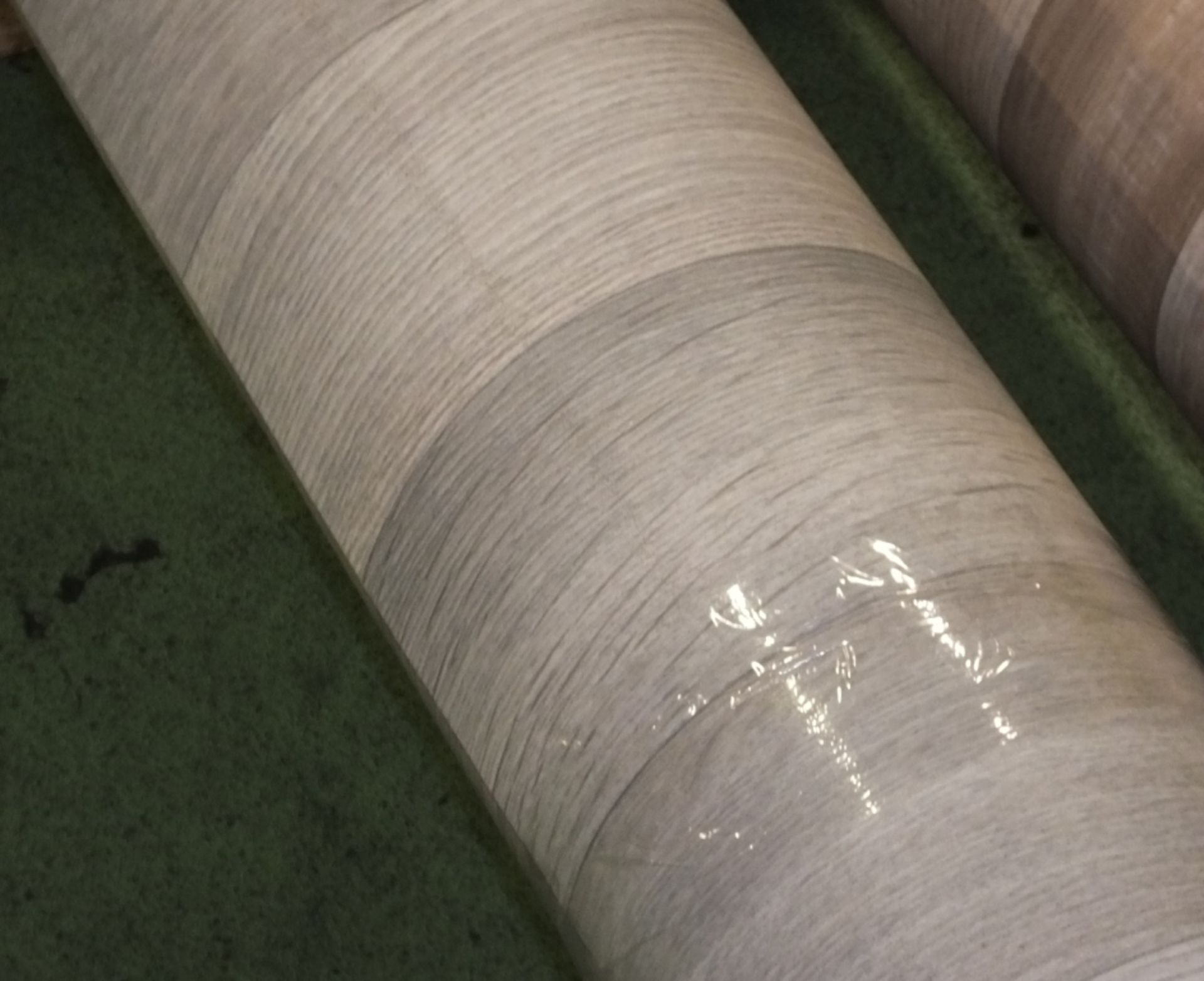 Wood Effect Vinyl Flooring - Approx 3M x 7M - Bild 2 aus 2