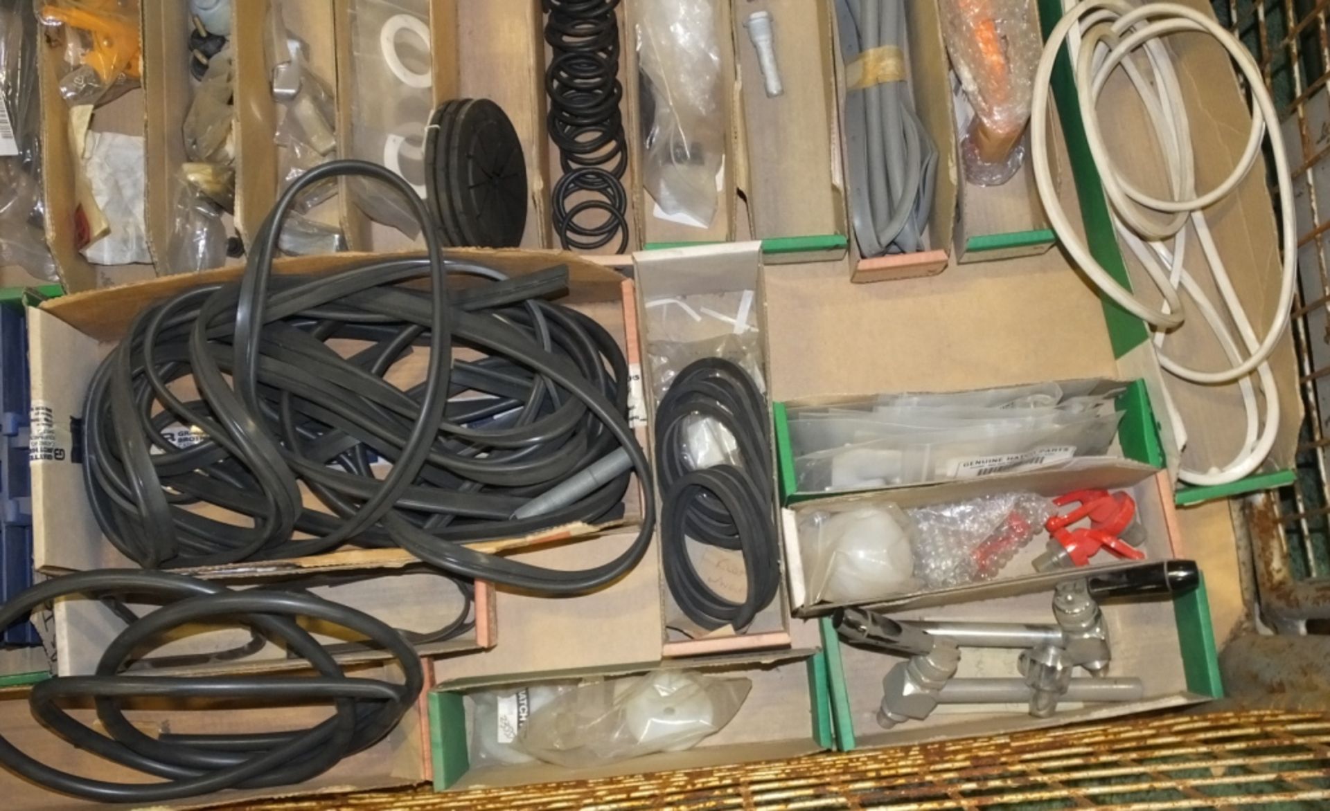 Various Makes - Seal Waterkits, Handles, O Rings, Clips, Pump - Image 4 of 5