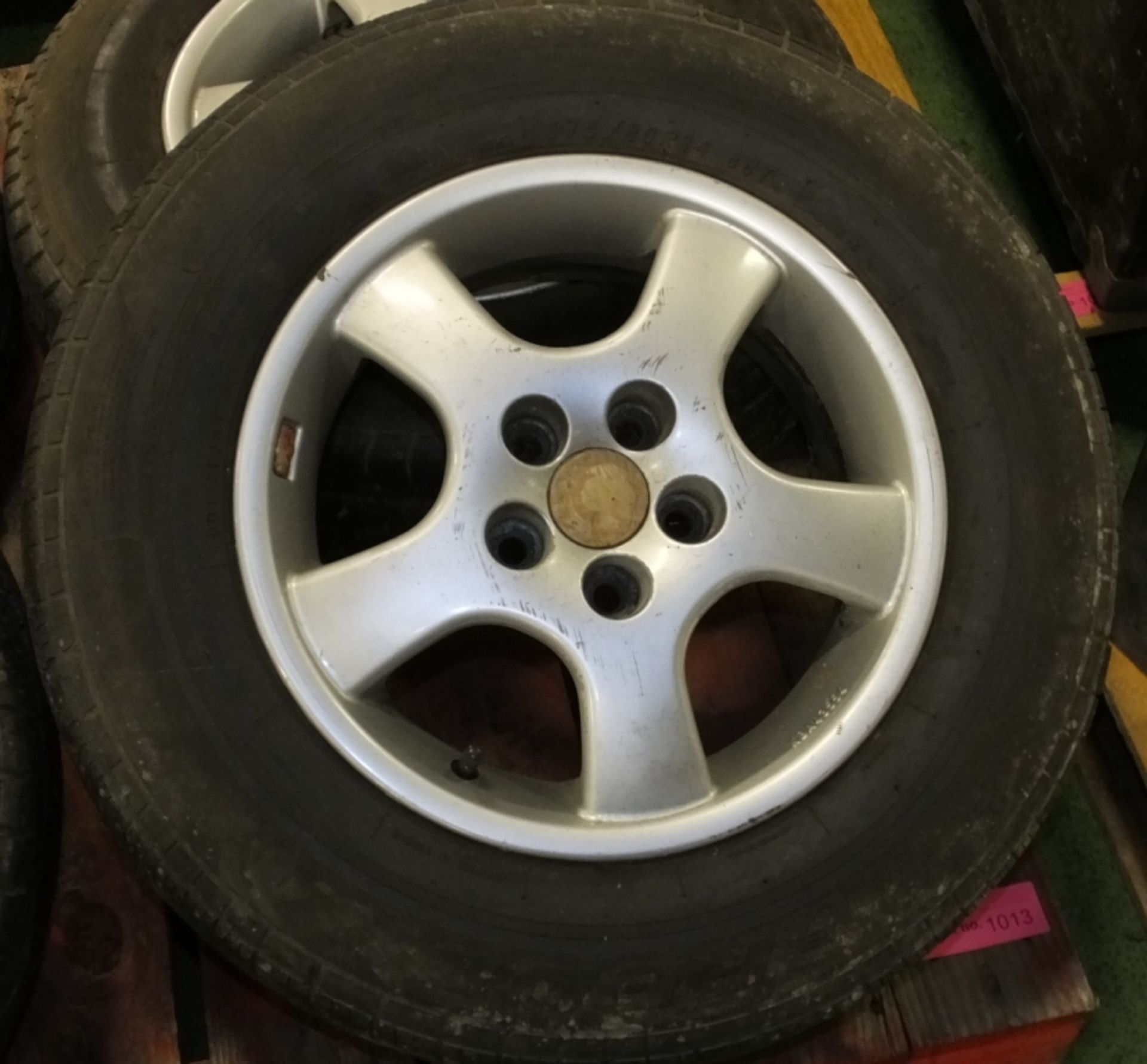 4x OZ VW 14" Alloy Wheels & Tires - Image 2 of 2