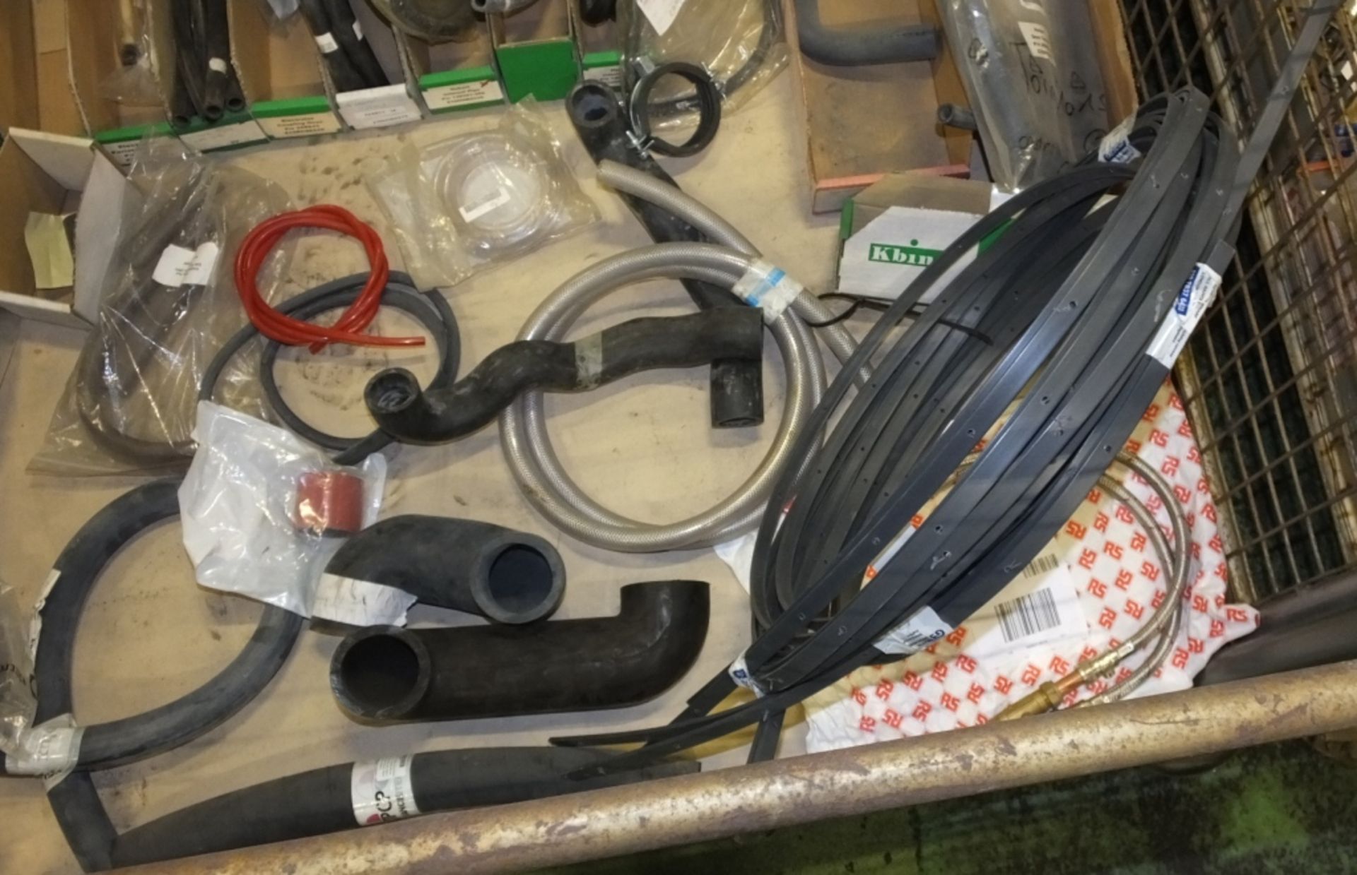 Various Sized Hoses - Image 4 of 5
