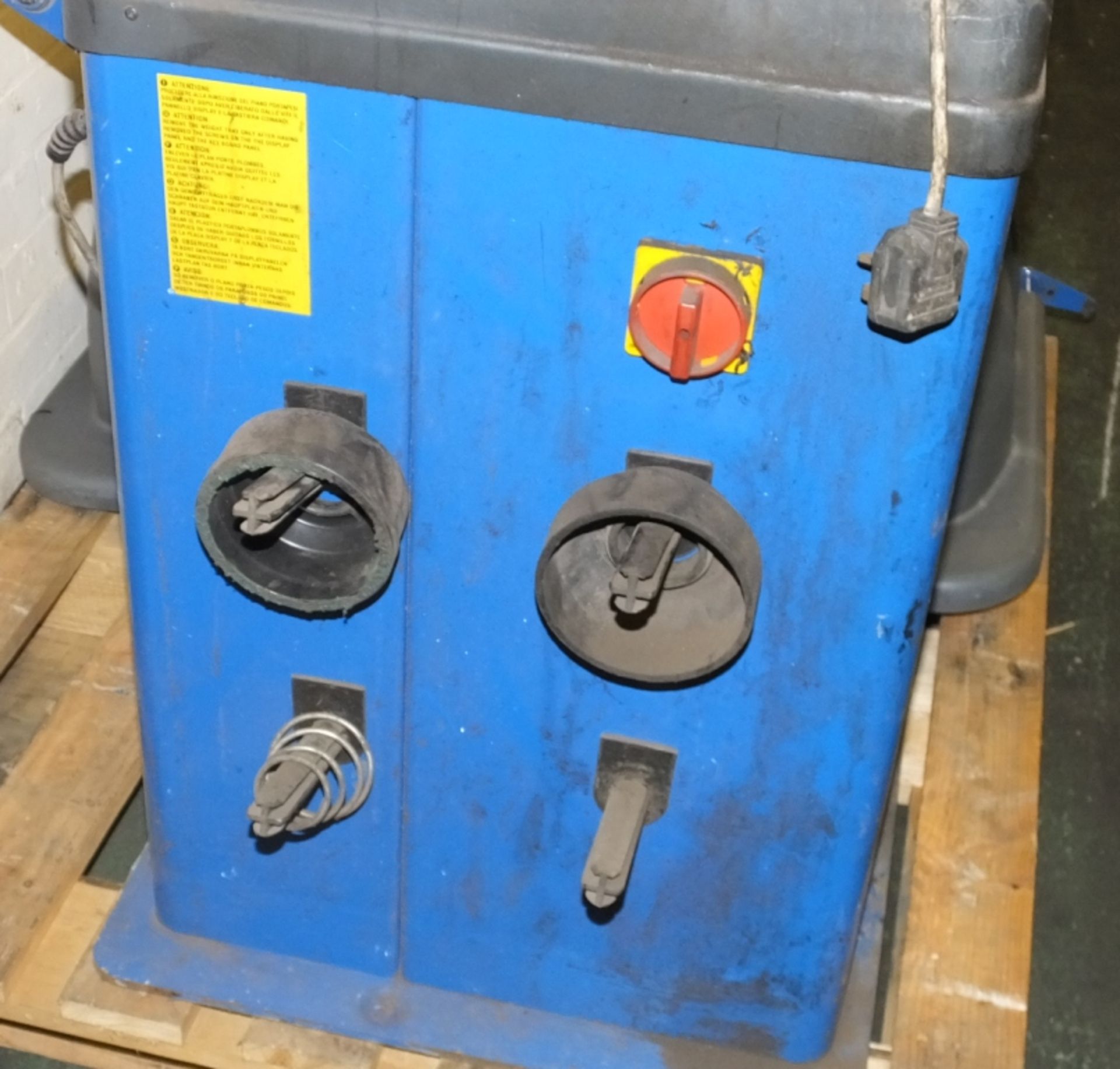 MT 2000 Wheel Balance Machine - Image 3 of 6