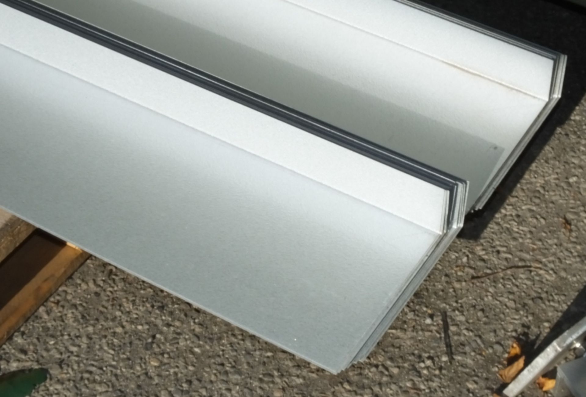 Galvernised Angle Strips L 200 x W 21.5cm - Image 2 of 3