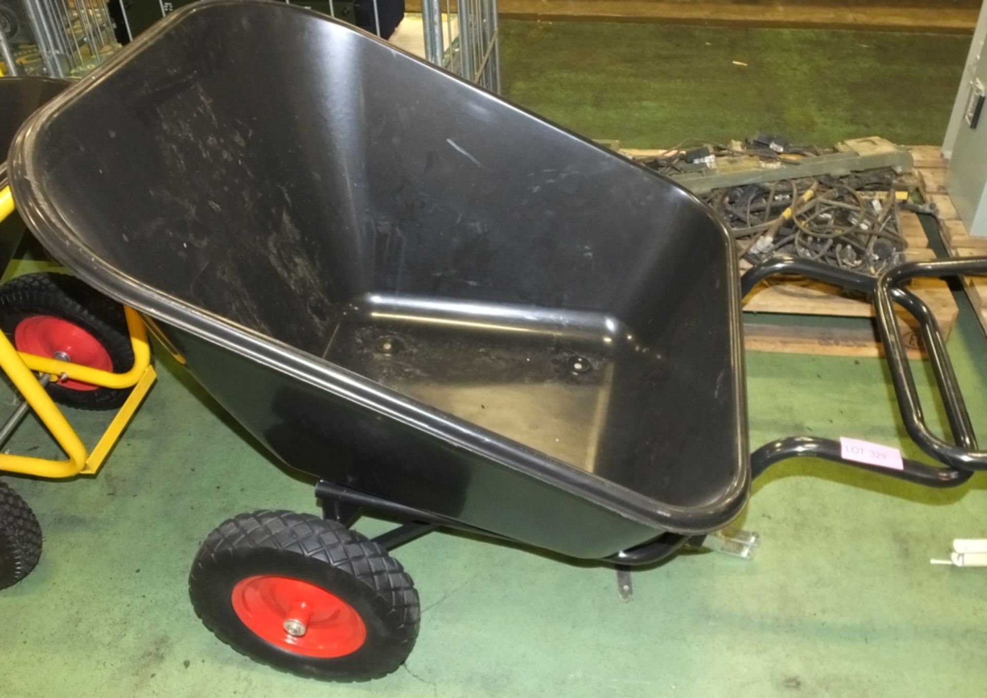 Large wheelbarrow with towing bar