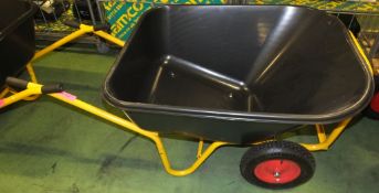 Large wheelbarrow with towing bar