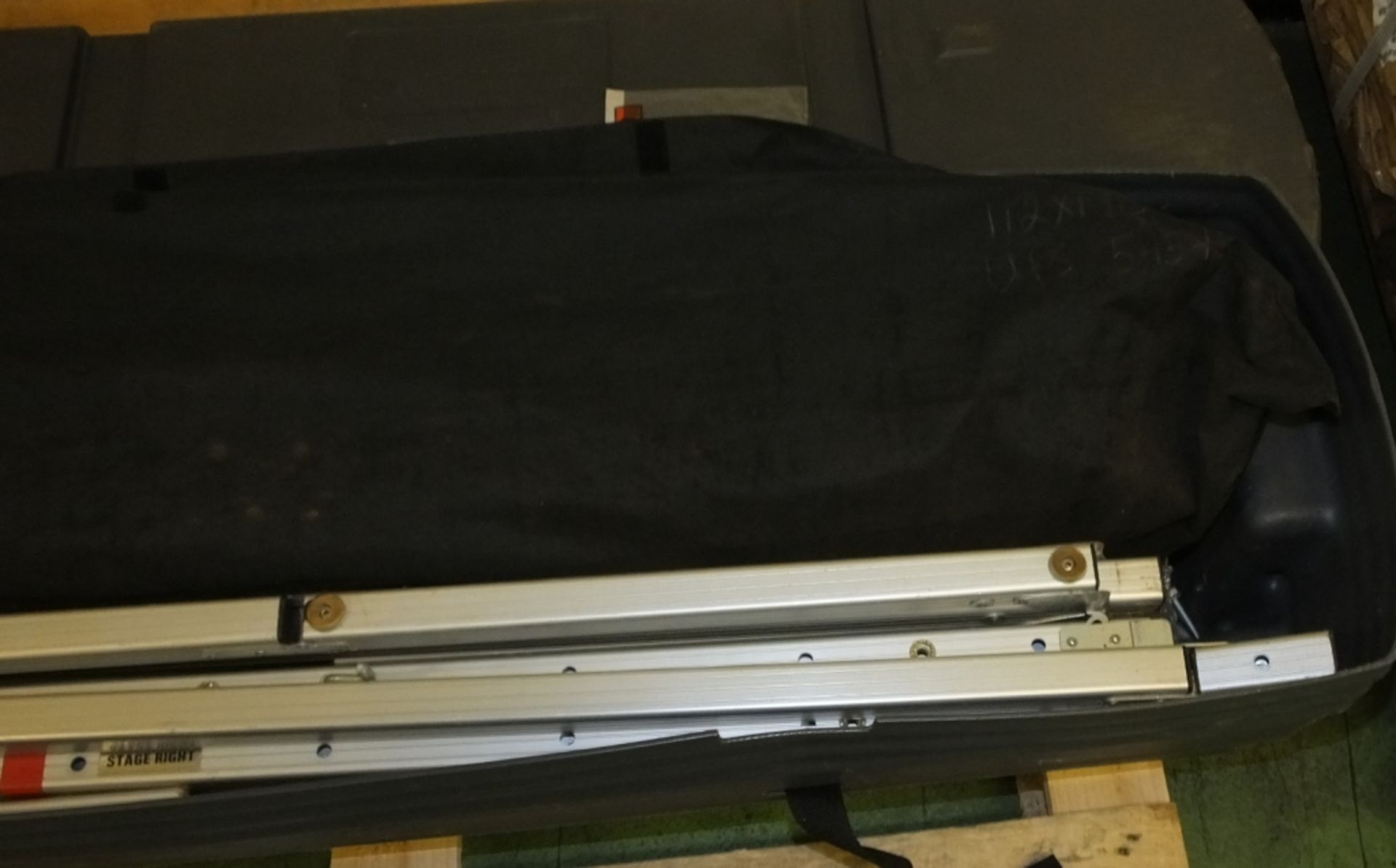 Draper Cinefold Projection Screen assembly in carry case - Image 3 of 6
