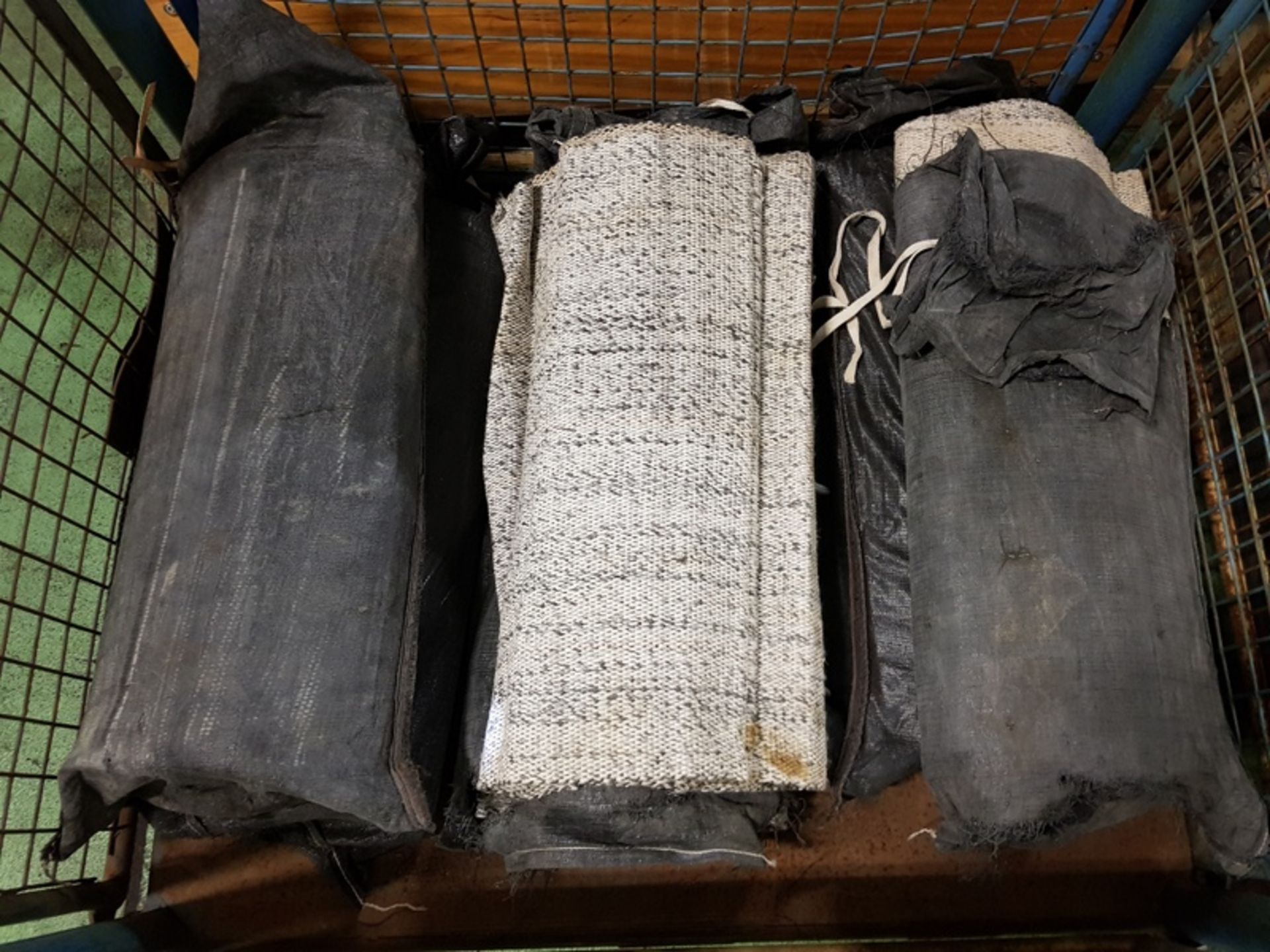 6 Rolls of Traction Matting - Bild 2 aus 3