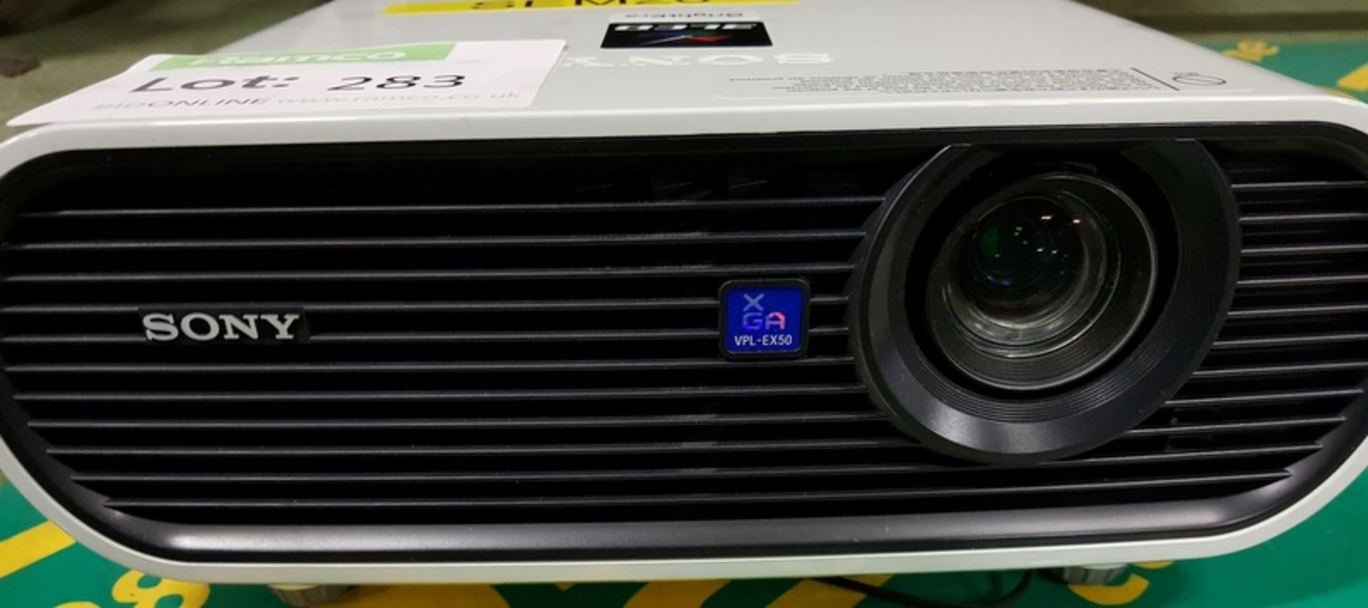 Sony XGA VPL-EX50- Projector with carry bag - Image 2 of 3