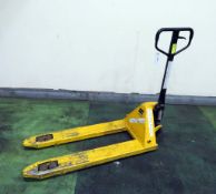 GS Pallet truck 2000kg capacity