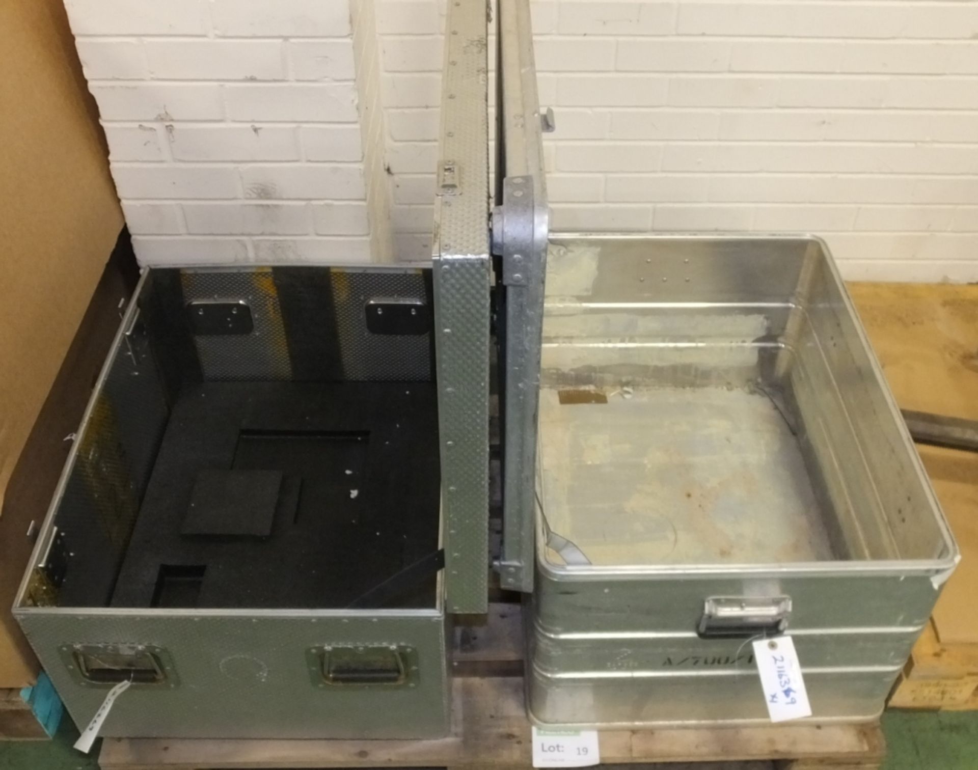 2x Metal boxes - Image 2 of 2