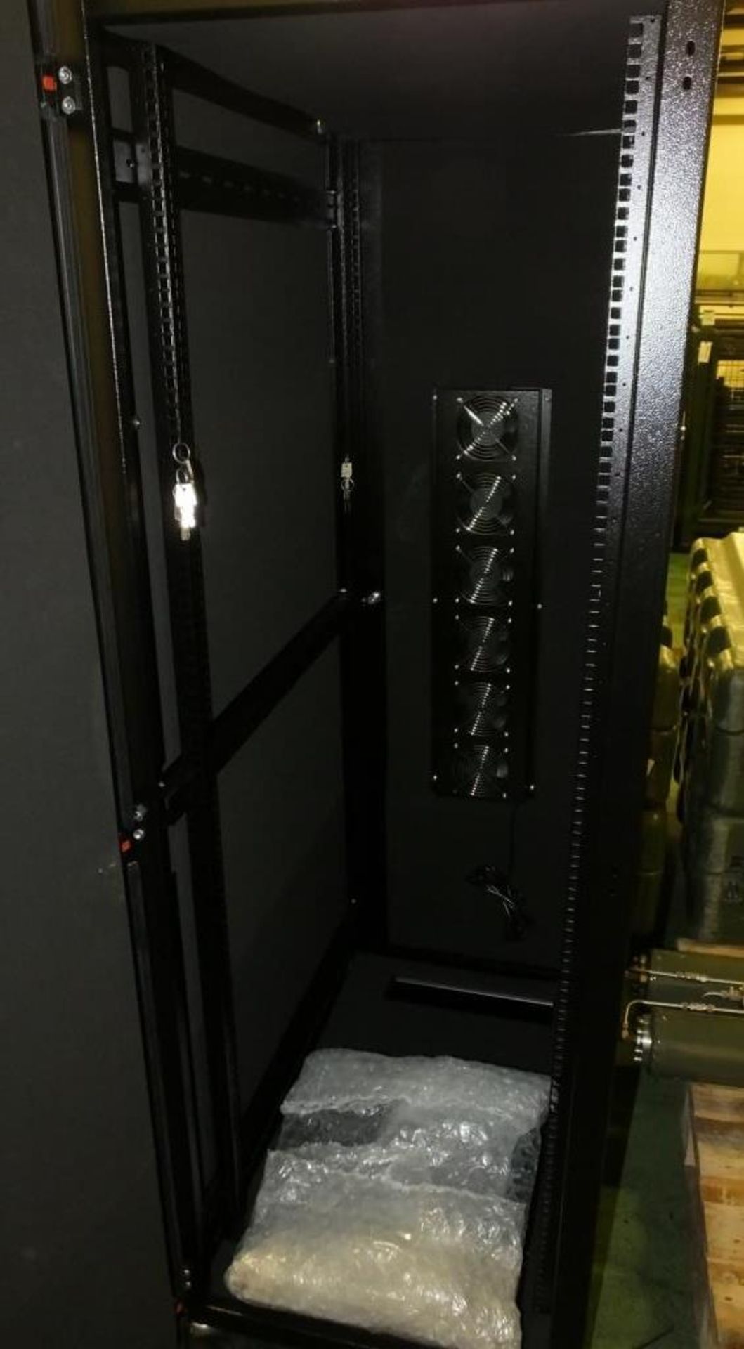 IT Server Cabinet L59 x W101 x H188cm - Bild 2 aus 2