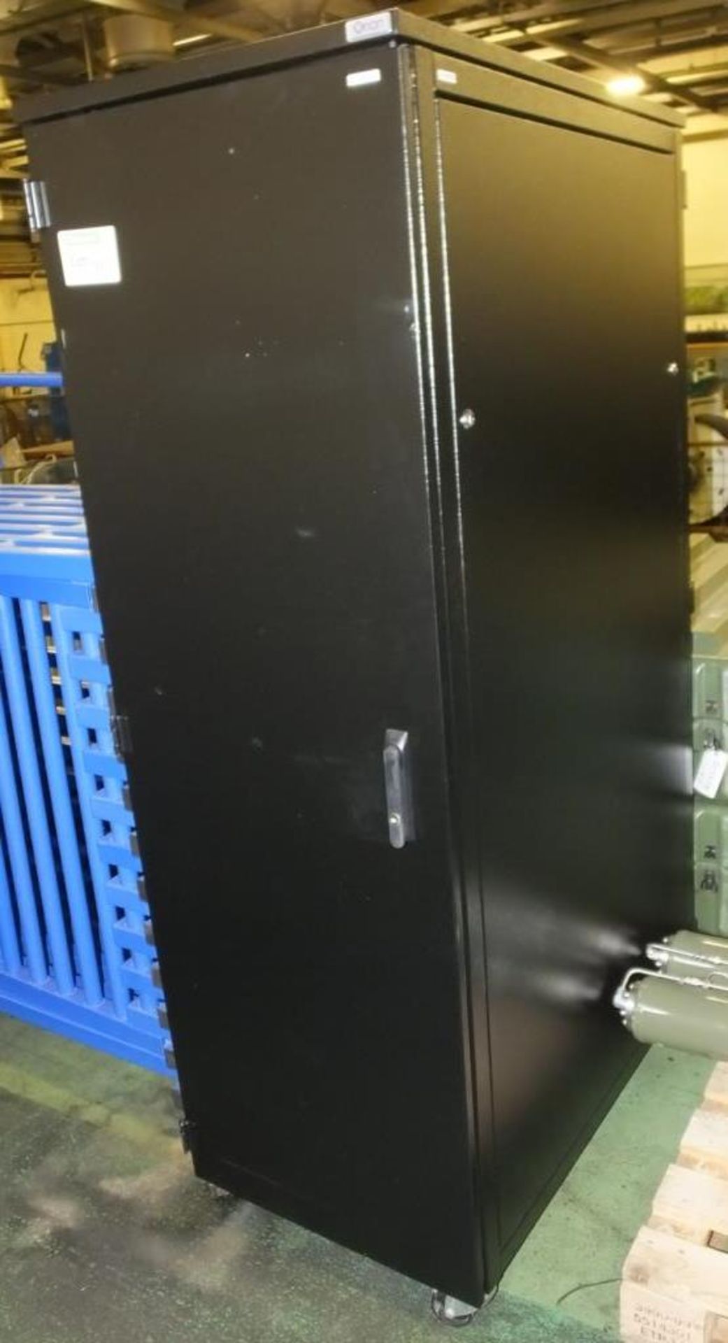 IT Server Cabinet L59 x W101 x H188cm