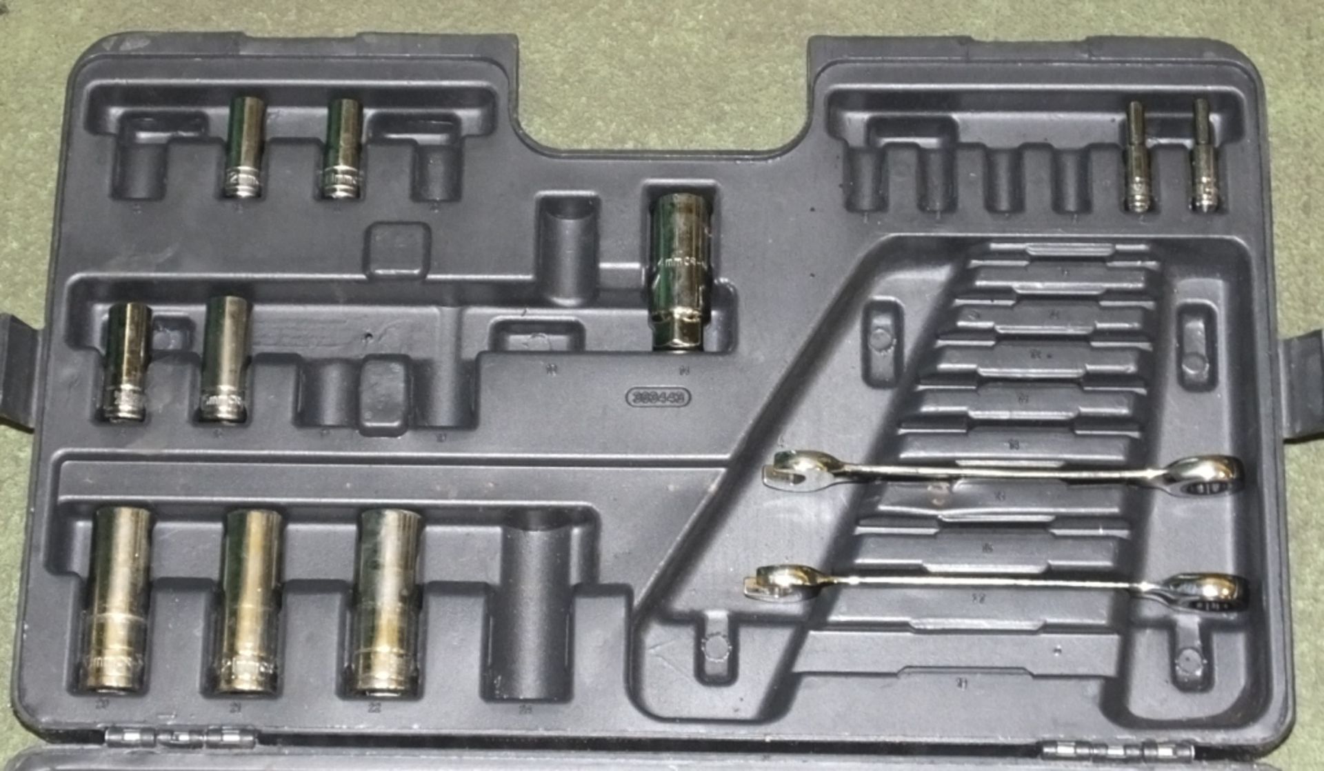 Halfords - Ratchet & Socket set in carry case - incomplete - Image 2 of 3