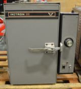 Instron 3111 Oven.