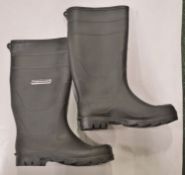 Dunlop Wellingtons Size 9.