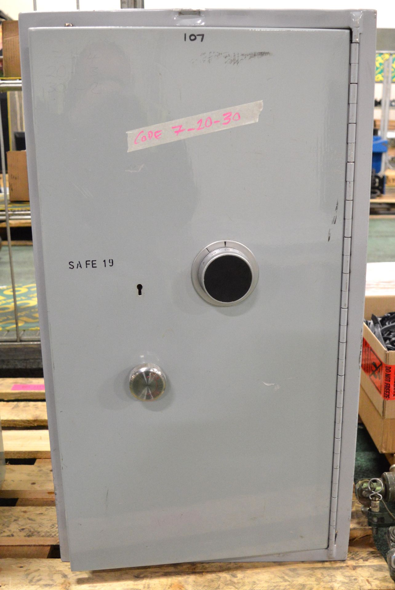 Large Size Chubb Safe with Combination - No internal drawers.