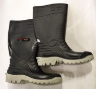 Trident Advantage Wellingtons Size 11.