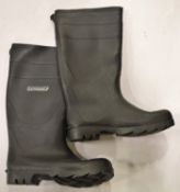 Dunlop Wellingtons Size 8.