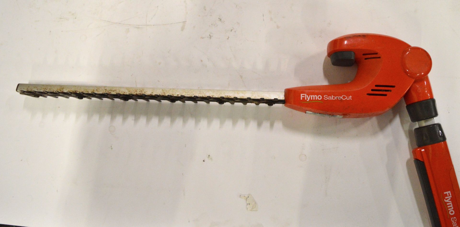 Flymo Sabre 24V Battery Operated Hedge Trimmer. - Image 3 of 3