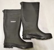 Dunlop Wellingtons Size 7