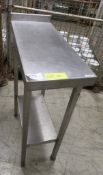 Stainless steel end table - Dimensions: 30 x 70 x 90cm (LxDxH)