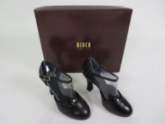 4 X PAIRS OF BLOCH WOMENS SPLIT FLEX CHARACTER SHOES; SO394L; BLACK; SIZE 5; BOXED